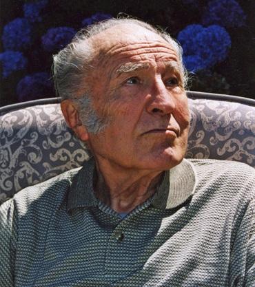 Photo of actor Barry Morse